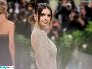 Emily Ratajkowski / emrata nude photo #6497