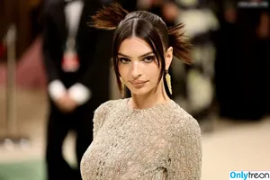 Emily Ratajkowski / emrata nude photo #6513
