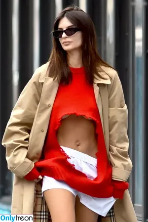 Emily Ratajkowski / emrata nude photo #6528