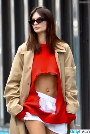 Emily Ratajkowski / emrata nude photo #6537