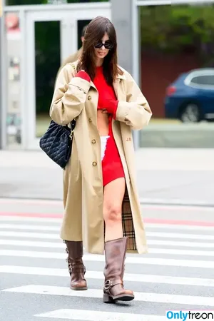 Emily Ratajkowski / emrata nude photo #6548