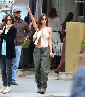 Emily Ratajkowski / emrata nude photo #6720