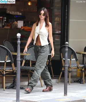 Emily Ratajkowski / emrata nude photo #6723