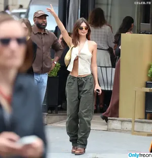 Emily Ratajkowski / emrata nude photo #6725