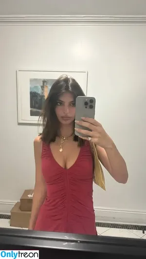 Emily Ratajkowski / emrata nude photo #6828