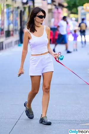 Emily Ratajkowski / emrata nude photo #6974