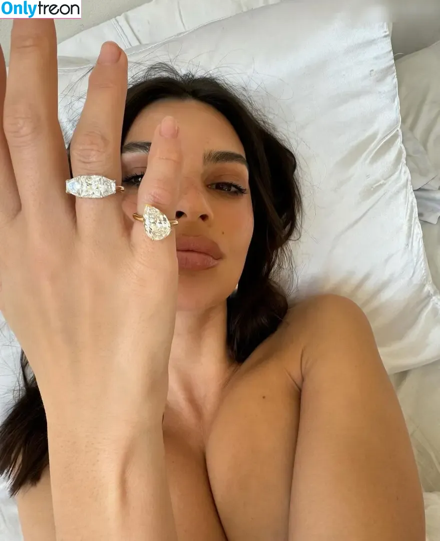 Emily Ratajkowski nude photo #6033 (emrata)