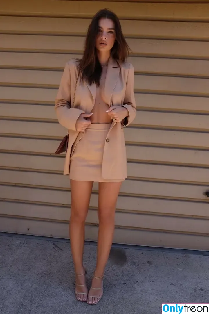 Emily Ratajkowski nude photo #6196 (emrata)