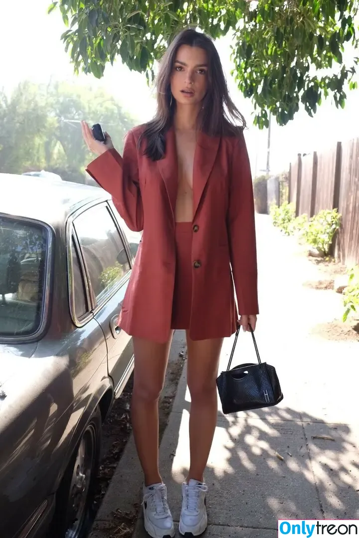 Emily Ratajkowski nude photo #6197 (emrata)