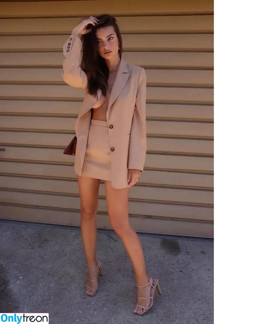 Emily Ratajkowski nude photo #6199 (emrata)