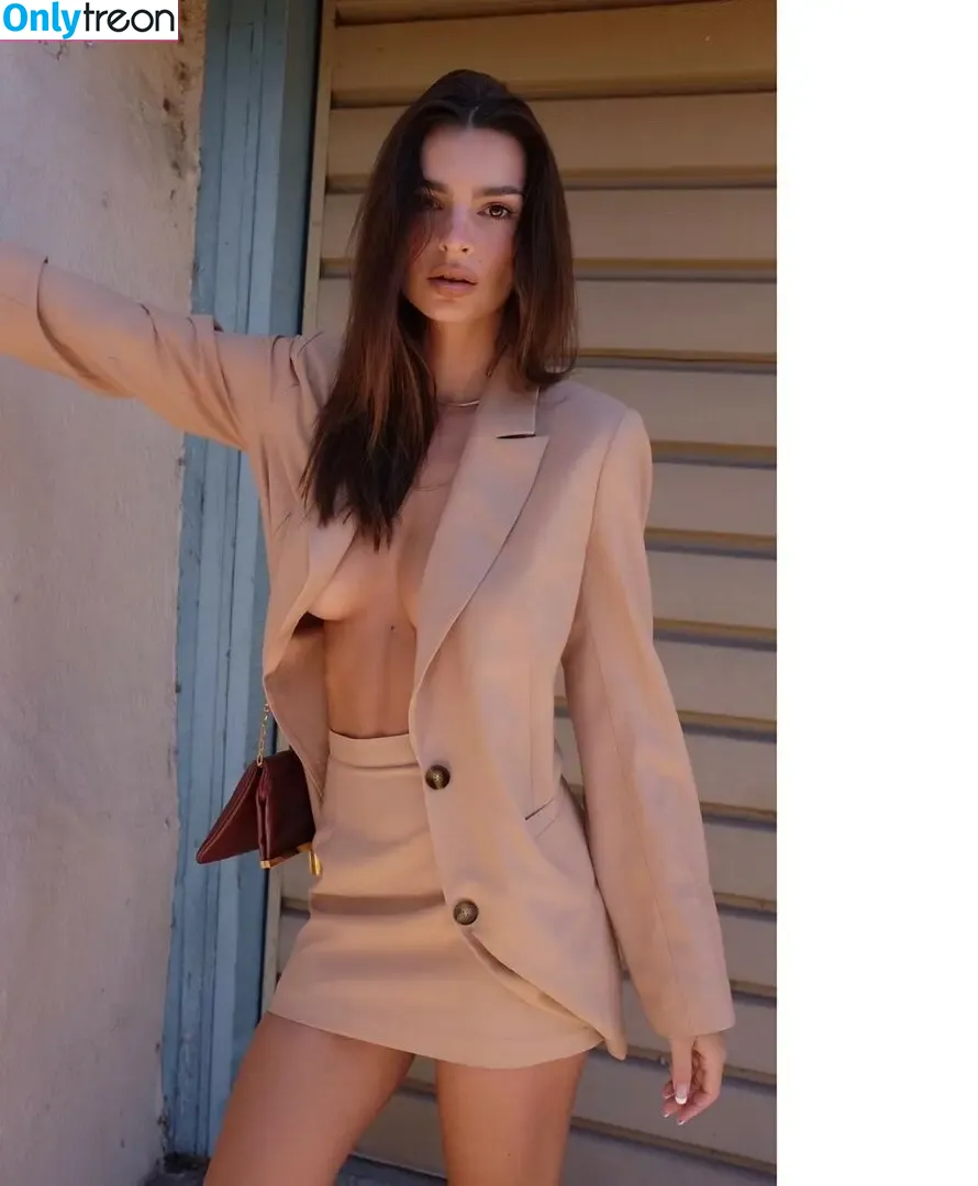 Emily Ratajkowski nude photo #6205 (emrata)