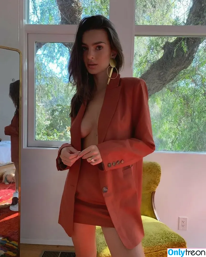Emily Ratajkowski nude photo #6207 (emrata)