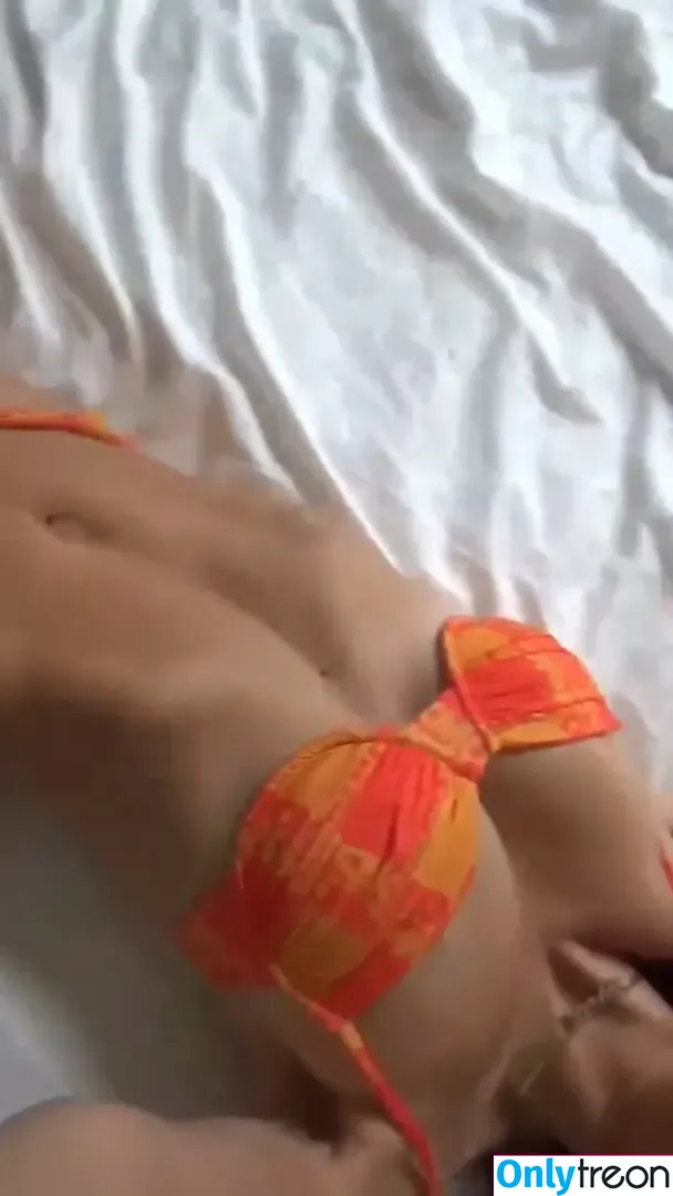 Emily Ratajkowski nude photo #6388 (emrata)