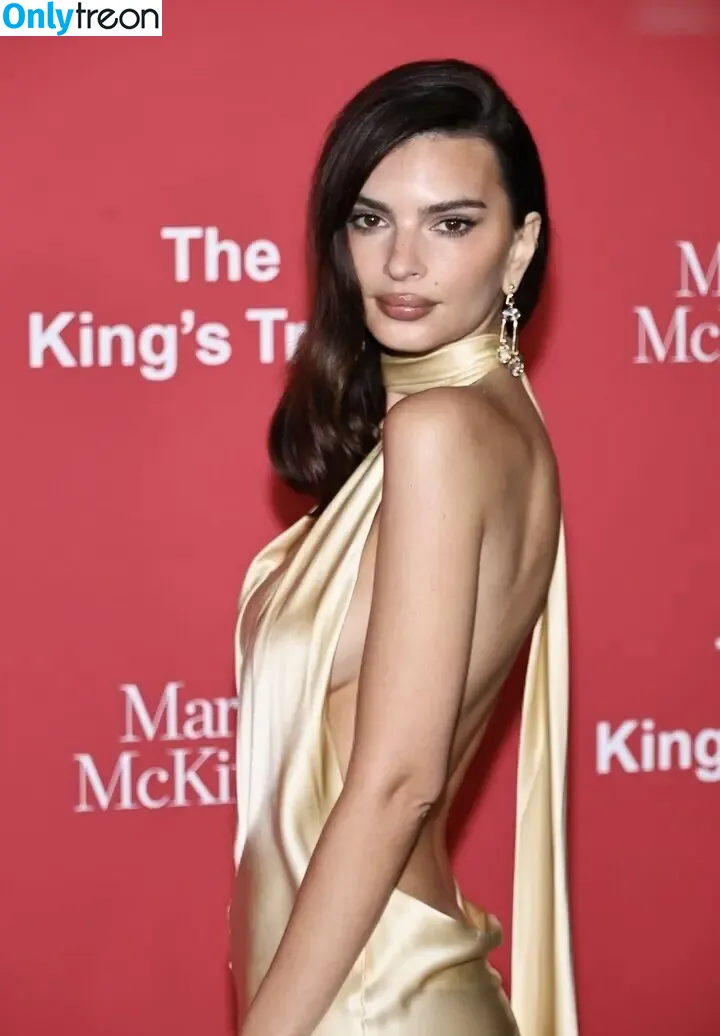 Emily Ratajkowski nude photo #6405 (emrata)