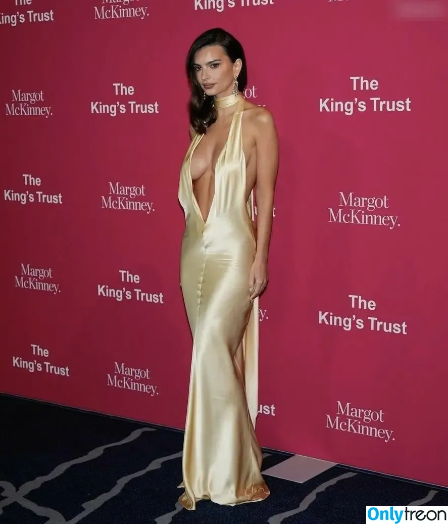 Emily Ratajkowski nude photo #6407 (emrata)