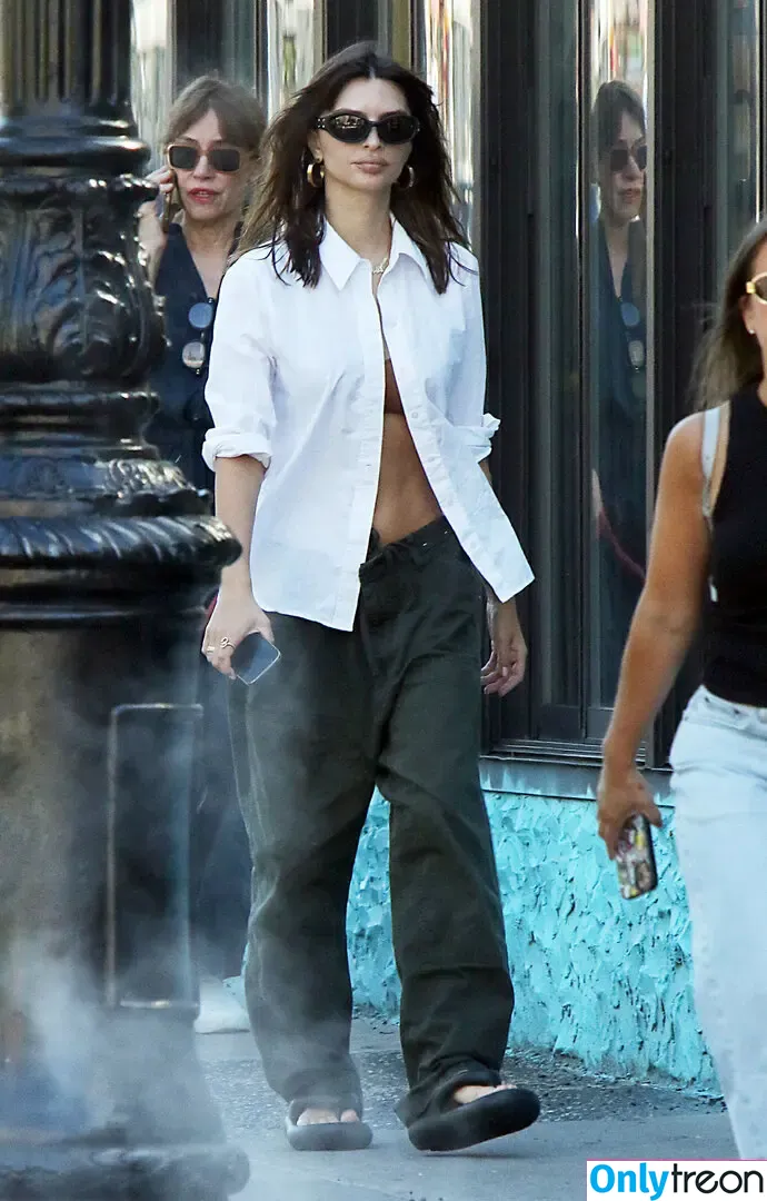 Emily Ratajkowski nude photo #6444 (emrata)