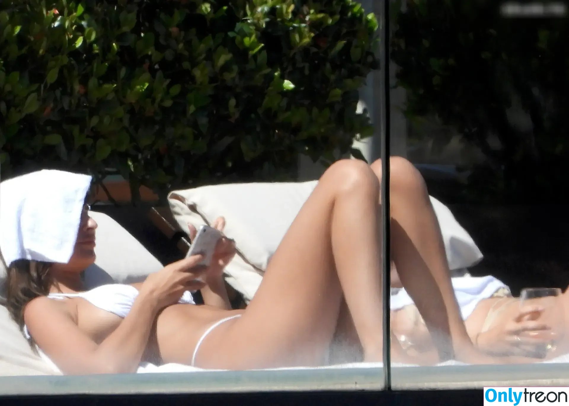 Emily Ratajkowski nude photo #6648 (emrata)