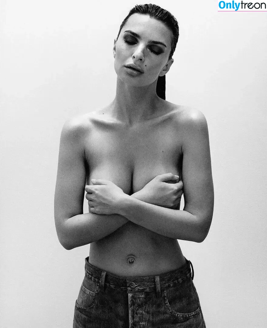 Emily Ratajkowski nude photo #6666 (emrata)