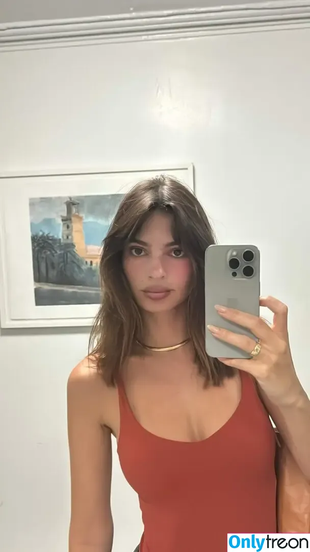 Emily Ratajkowski nude photo #6968 (emrata)