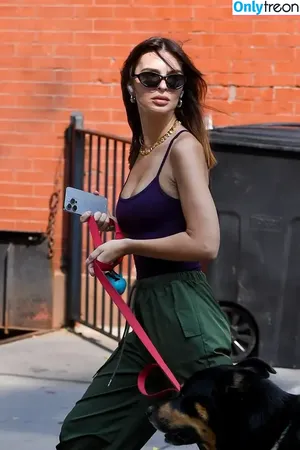 Emily Ratajkowski / emrata nude photo #7056