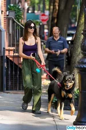 Emily Ratajkowski / emrata nude photo #7062