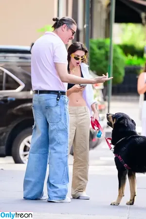 Emily Ratajkowski / emrata nude photo #7085