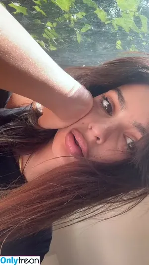 Emily Ratajkowski / emrata nude photo #7095