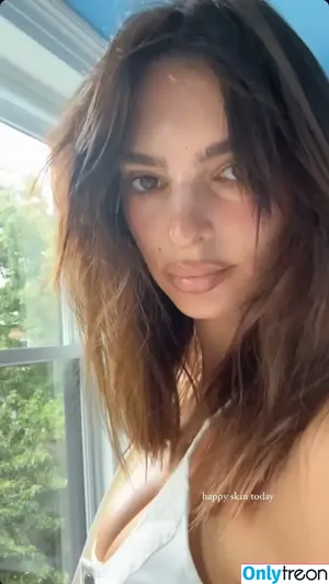 Emily Ratajkowski / emrata nude photo #7253