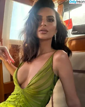 Emily Ratajkowski / emrata nude photo #7303