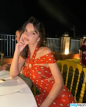 Emily Ratajkowski / emrata nude photo #7317