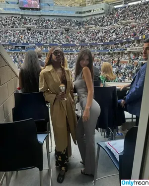 Emily Ratajkowski / emrata nude photo #7343