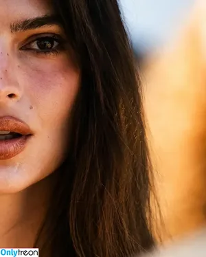 Emily Ratajkowski / emrata nude photo #7348