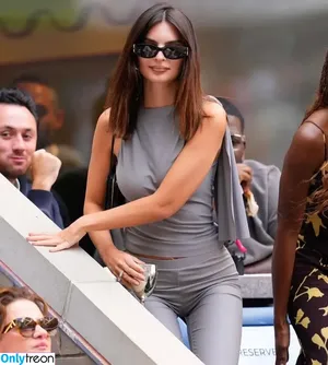 Emily Ratajkowski / emrata nude photo #7351