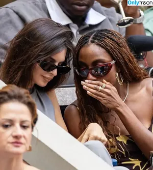 Emily Ratajkowski / emrata nude photo #7359