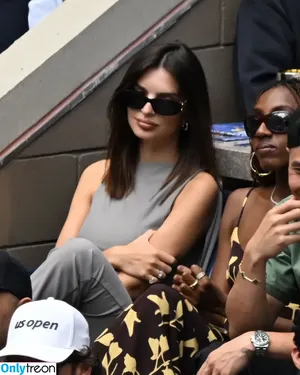 Emily Ratajkowski / emrata nude photo #7366