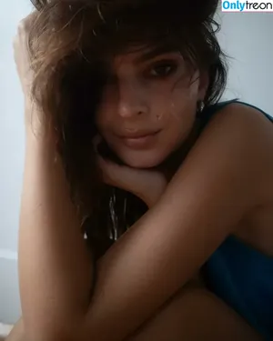 Emily Ratajkowski / emrata nude photo #7382