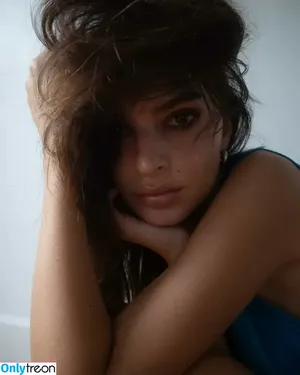 Emily Ratajkowski / emrata nude photo #7383