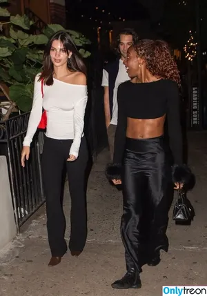 Emily Ratajkowski / emrata nude photo #7437