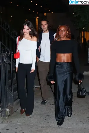 Emily Ratajkowski / emrata nude photo #7443