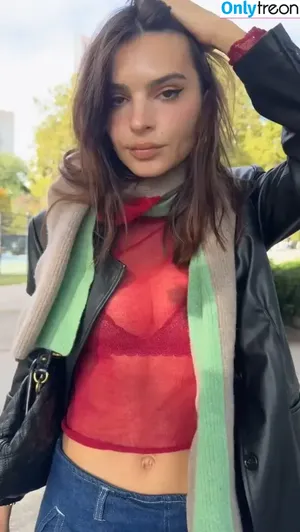 Emily Ratajkowski / emrata nude photo #7463