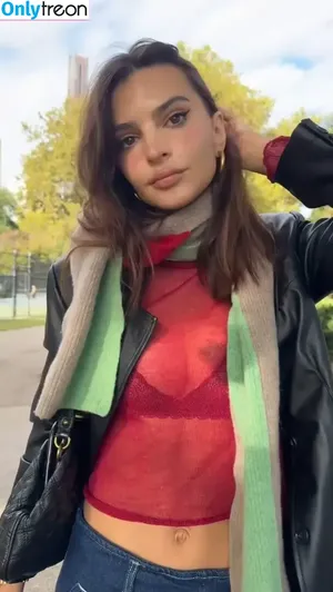Emily Ratajkowski / emrata nude photo #7464