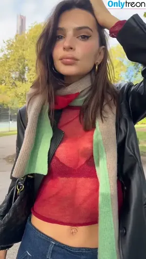 Emily Ratajkowski / emrata nude photo #7466