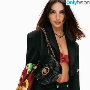 Emily Ratajkowski / emrata nude photo #7527