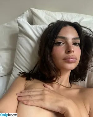 Emily Ratajkowski / emrata nude photo #7536