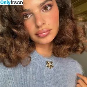 Emily Ratajkowski / emrata nude photo #7562