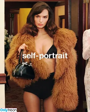 Emily Ratajkowski / emrata nude photo #7567