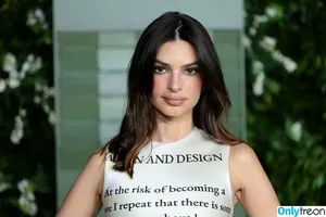 Emily Ratajkowski / emrata nude photo #7584