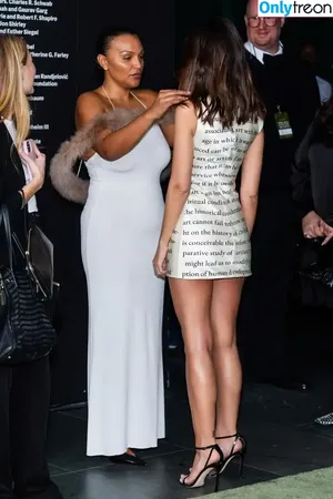 Emily Ratajkowski / emrata nude photo #7605