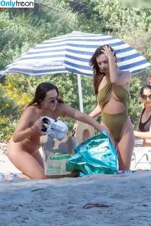 Emily Ratajkowski / emrata nude photo #7636