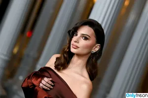 Emily Ratajkowski / emrata nude photo #7650